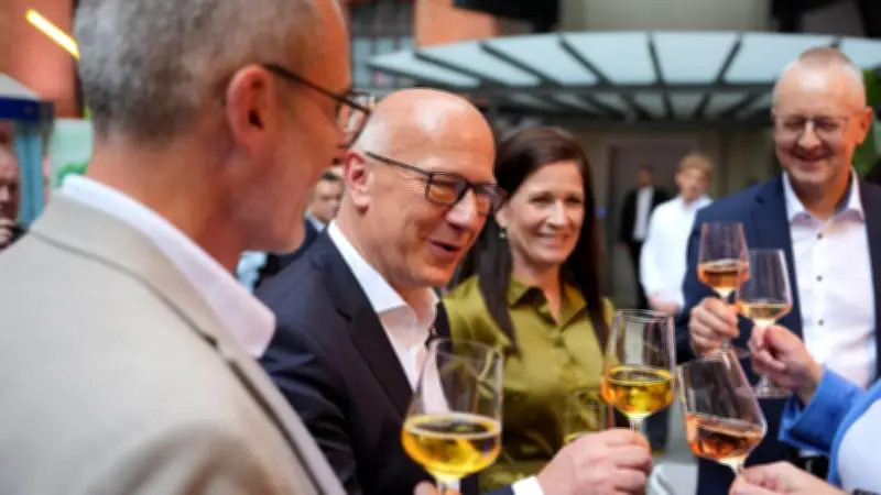Hoffest im Roten Rathaus: Kai Wegner lädt zum „Zukunft erleben“