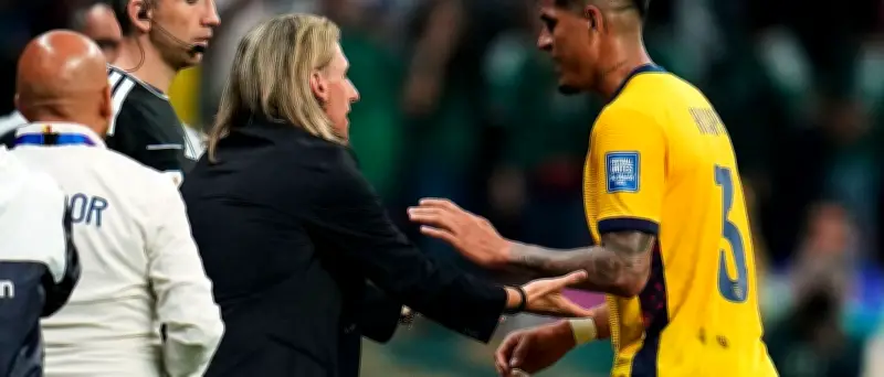 Keine Rote Karte bei Hand vor dem Mund in UEFA-Wettbewerben
