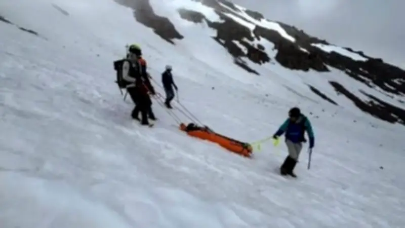 Kletterin (31) überlebt 460-Meter-Sturz am Mount Shasta