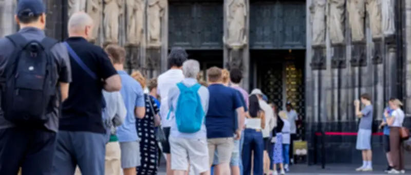 Kölner Dom: Erster Tag mit Eintrittspreis – gemischte Reaktionen