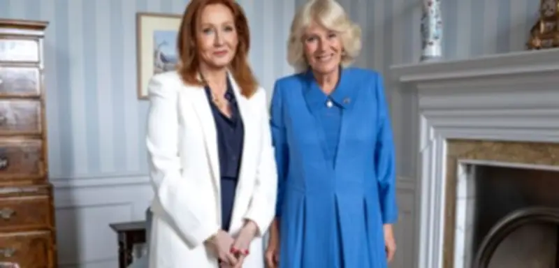 Königin Camilla trifft J.K. Rowling – Proteste im Pride Month