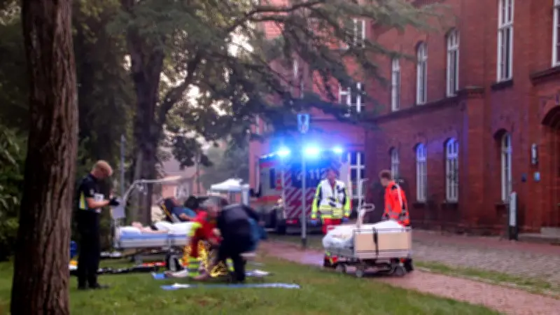 Krankenhaus in Ludwigslust nach Dachstuhlbrand evakuiert – mindestens 20 Verletzte