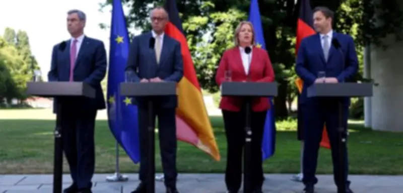 Krankschreibungspflicht ab Tag eins: Koalition verteidigt Reformpaket