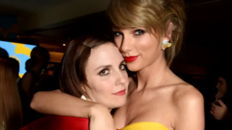 Lena Dunhams derber Witz über American Football schockiert Hochzeitsgäste von Taylor Swift