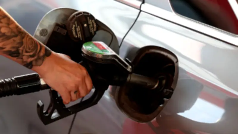 Mittagsschock an der Tankstelle: Spritpreise steigen um 19 Cent