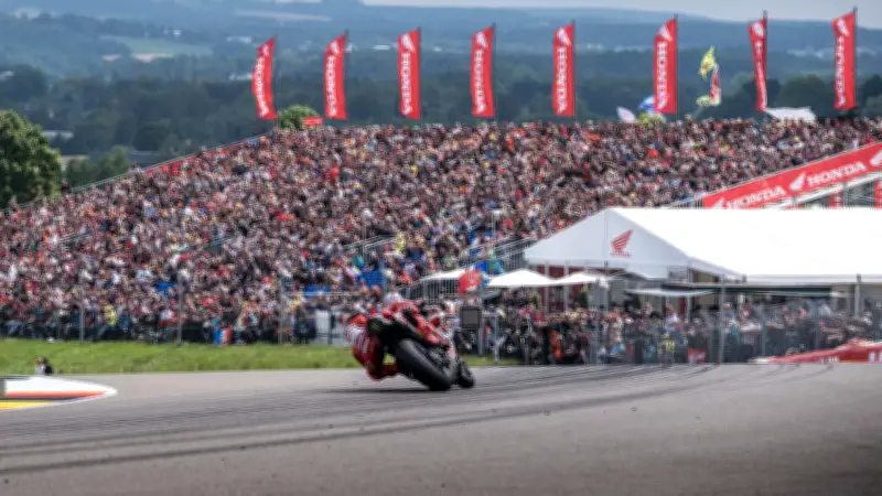 MotoGP Sachsenring: Yvonne Catterfeld singt Nationalhymne