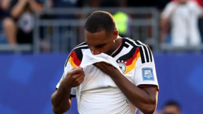 Nach Tah-Elfmeter: DFB-Star erhält rassistische Beleidigungen im Netz