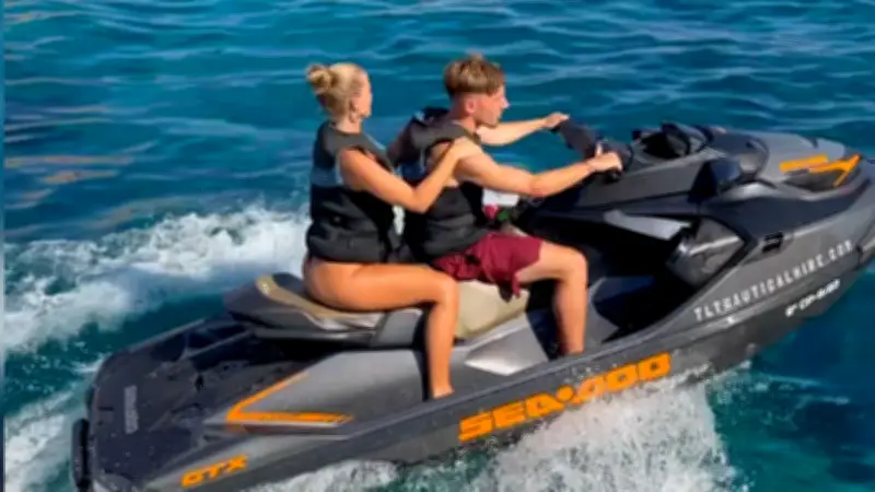 Nach WM-Aus: Bayern-Star Lennart Karl erholt sich im Jetski-Urlaub mit Zoe Käppele