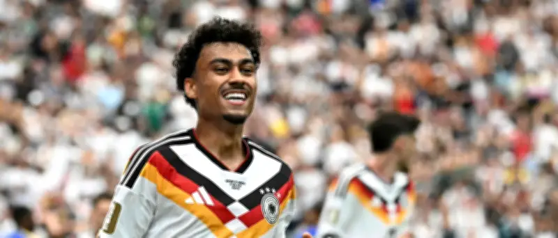 Nathaniel Brown wechselt zu Bayern München: Ablöse über 50 Millionen Euro