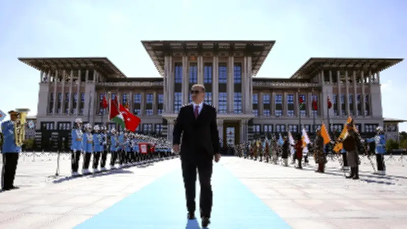 Nato-Gipfel in Ankara: Erdogan demonstriert Macht im Protzpalast