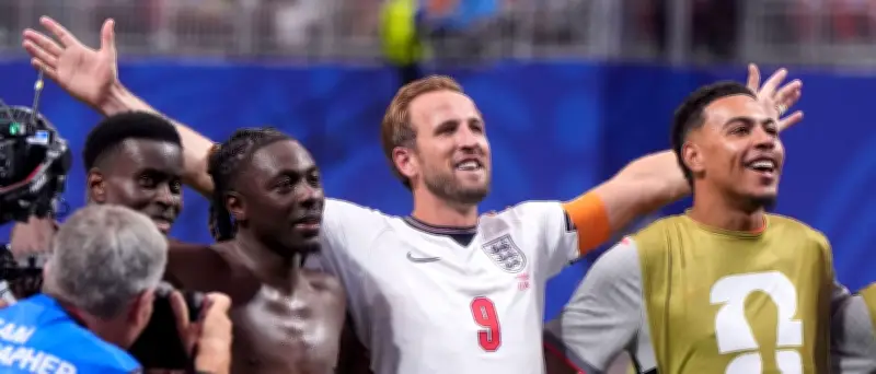 Oasis selbst fremdelte mit „Wonderwall“ – Englands WM-Hymne