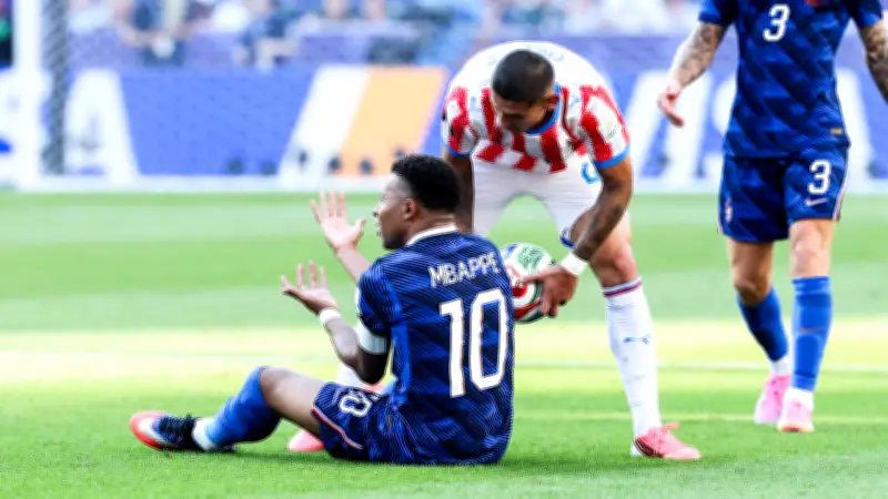 Paraguay-Verteidiger packt aus: Mbappé fragte mich: Willst du mich küssen?
