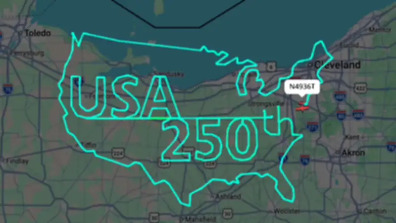 Pilot zeichnet „USA 250th“ am Himmel über Ohio zum Unabhängigkeitstag