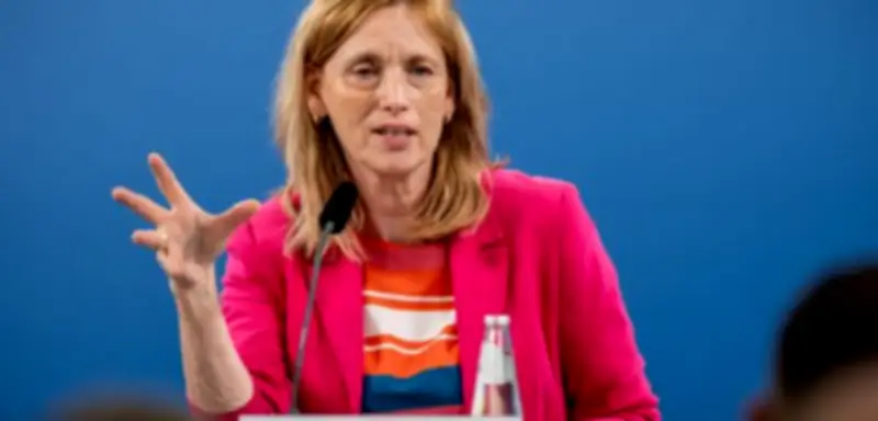 Prien reformiert Demokratieförderung mit schärferen Regeln