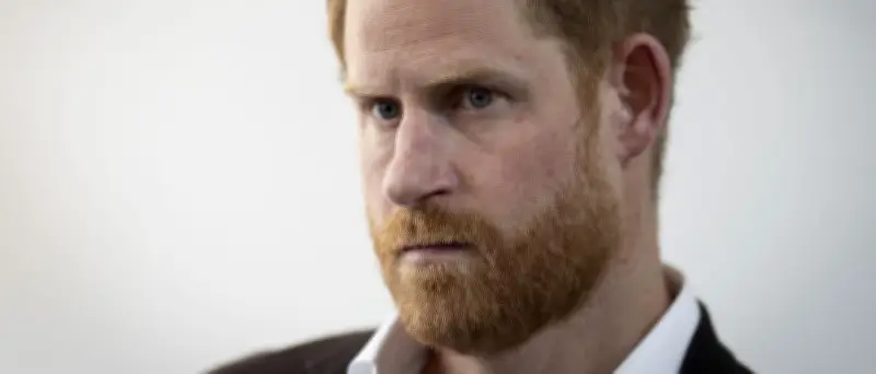 Prinz Harry reist ohne Meghan und Kinder nach London