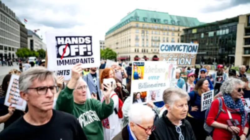 Protest vor US-Botschaft in Berlin: 250. Geburtstag der USA mit Demo gegen Trump