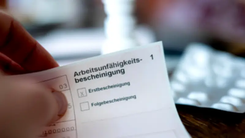 Ärztin wettert gegen Krankschreibung ab erstem Tag: „Skandal“