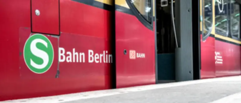 S-Bahn-Chaos in Berlin: Feuerwehreinsatz und Reparatur legen Linien lahm