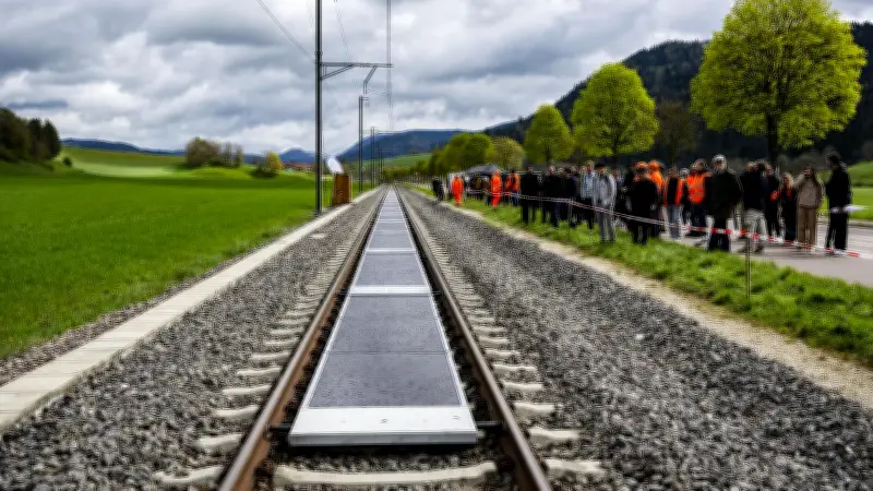 Solarzellen zwischen Bahngleisen: Schweizer Projekt zeigt großes Potenzial