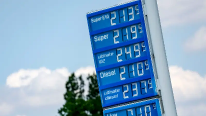 Spritpreise steigen nach Tankrabatt-Ende stark an – über zwei Euro