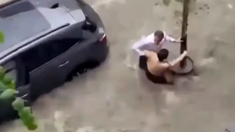 Starkregen in Istanbul: Straßen unter Wasser, Verkehr lahmgelegt