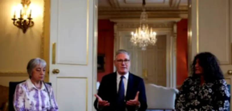 Starmer entschuldigt sich für Zwangsadoptionen unverheirateter Mütter