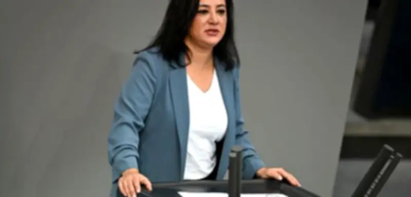 Strafbefehl gegen Linkenpolitikerin Gökay Akbulut nach Zugstreit