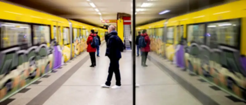 Streit in Hamburg stoppt neue BVG-App: Kein Zeitplan mehr für Berlin