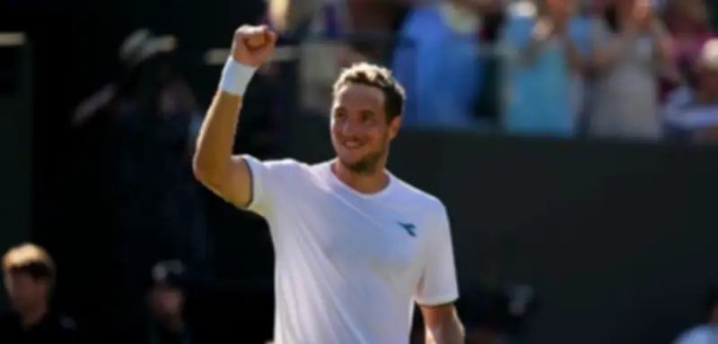 Struff erstmals im Achtelfinale von Wimbledon nach Sieg über Medwedew