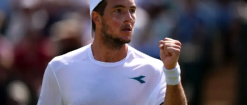 Struff feiert Achtelfinal-Premiere in Wimbledon nach Coup gegen Medwedew