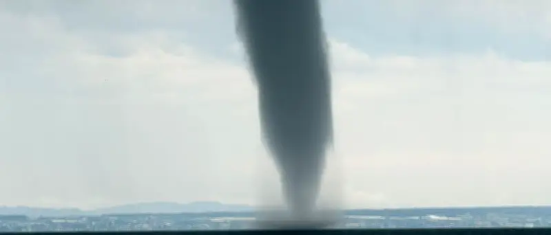 Tornado auf dem Bodensee vor Friedrichshafen: Windgeschwindigkeiten bis 150 km/h