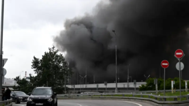 Ukrainische Drohnen treffen Raffinerien in Saratow und Nischnekamsk – Brände ausgebrochen
