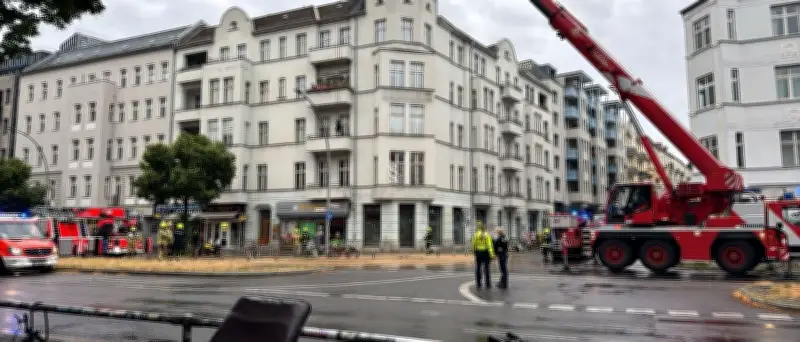 Wasserrohrbruch in Berlin-Friedrichshain: Lange Reparatur bis Sommerferienende