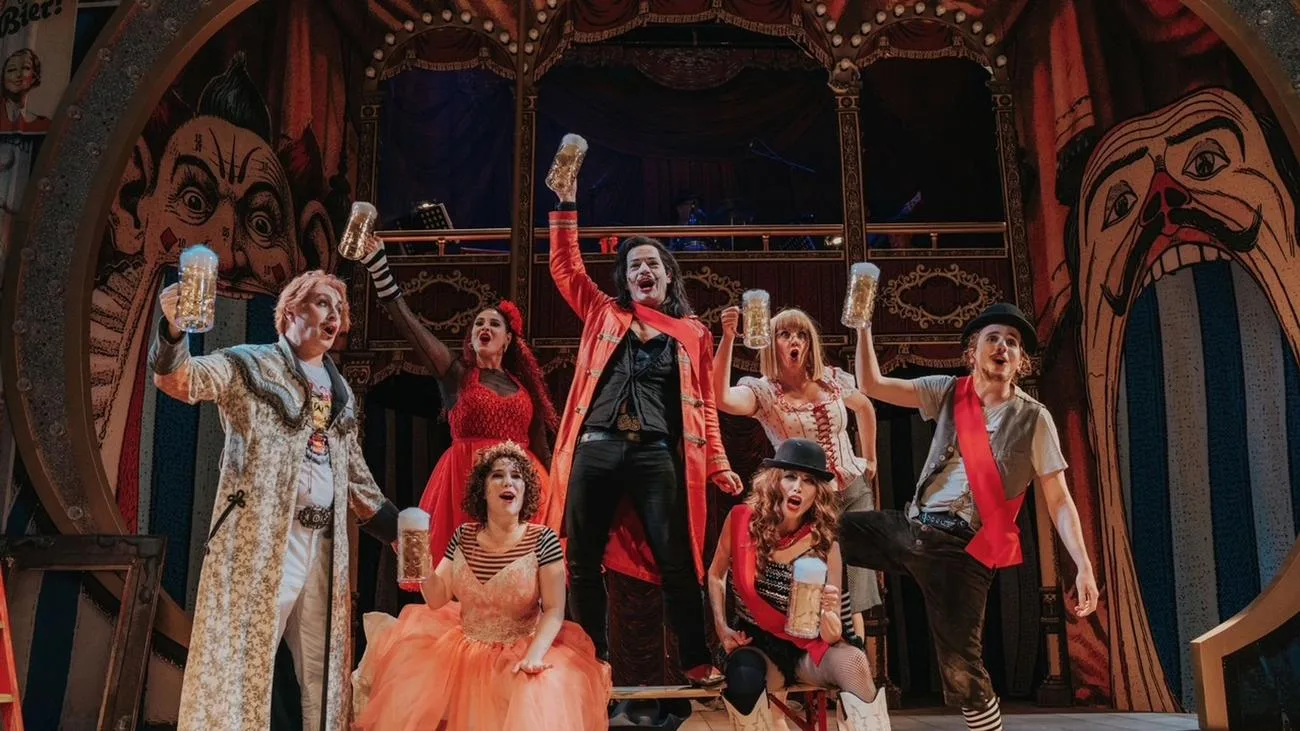 Wiesn-Musical: Königliche Satire feiert München-Premiere