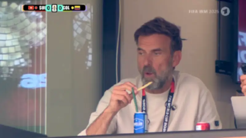 WM-Moment: Jürgen Klopp genießt Pommes im Stadion