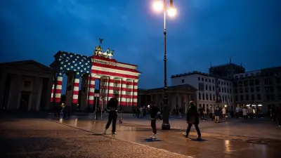 Brandenburger Tor leuchtet zum 250. US-Jubiläum in Rot, Weiß und Blau