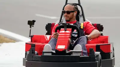Chaos beim Lego-Rennen: Alonso gewinnt, FIA-Präsident schummelt