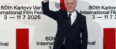 Dustin Hoffman erhält Kristallglobus in Karlsbad – Auszeichnung und „Die Reifeprüfung“