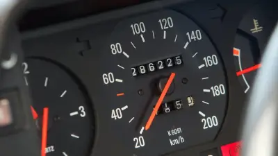 Flensburg startet Umfrage: 200.000 Fahrzeughalter sollen Tachostände melden