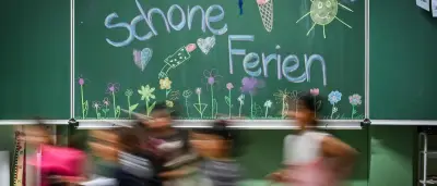 Geschenke für Lehrer: Regeln, Ideen und rechtliche Grenzen zum Schuljahresende