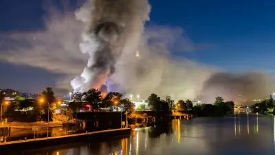 Großbrand in Stuttgart: Großmarkt in Flammen – 200 Einsatzkräfte im Kampf gegen Feuer