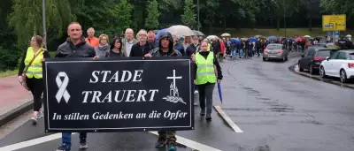 Hunderte gedenken der Opfer der Gewalttat in Stade bei Trauermärschen