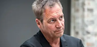RBB erhält 325 Beschwerden über Dieter Nuhr nach Femizid-Witzen