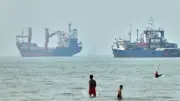 Containerschiff in der Straße von Hormus auf Grund gelaufen