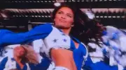 Dallas Cowboys Cheerleader begeistern WM-Fans mit Sportartwechsel