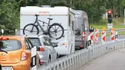 Deutschlands erste Regen-Ampel: 1,7-Millionen-Euro-Straße wird zur Dauerbaustelle