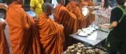 Elfjähriger am Steuer: Pick-up rast in Mönchsprozession – acht Tote in Thailand