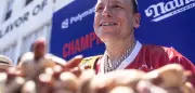 Joey Chestnut gewinnt 18. Hot-Dog-Wettessen trotz Hitze-Einbußen