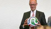 Kanzler Merz im Neuland: Posse um WM-Post nach DFB-Aus