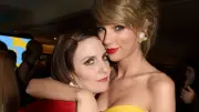 Lena Dunhams derber Witz über American Football schockiert Hochzeitsgäste von Taylor Swift